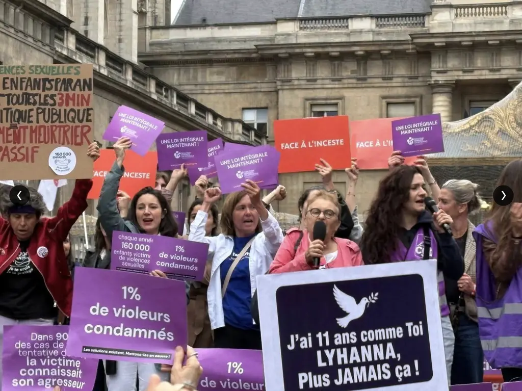 Mié Kohiyama alongside 60,000 people in France to demand systemic and effective measures to combat all forms of violence committed against children, in particular sexual violence. Protesting the the murder of #Lyhanna