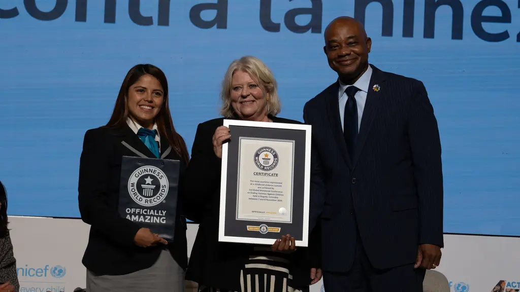 Break the record installation together for girls